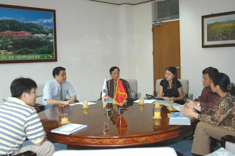 베트남 지역연구개발센타 Phan Huy Chi 소장 일행 방문