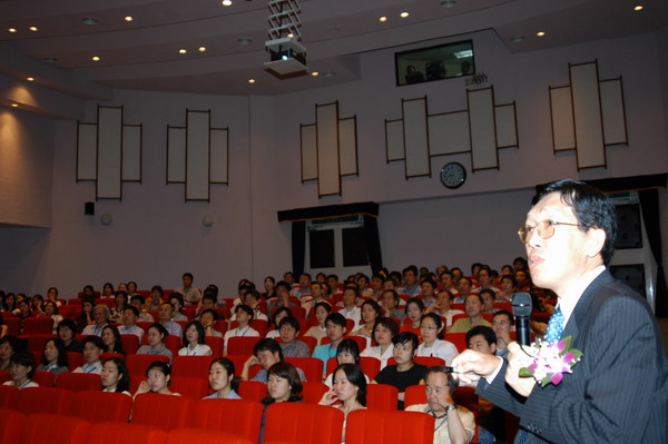 “새로운 암치료 문화의 정착”이라는 주제 특강