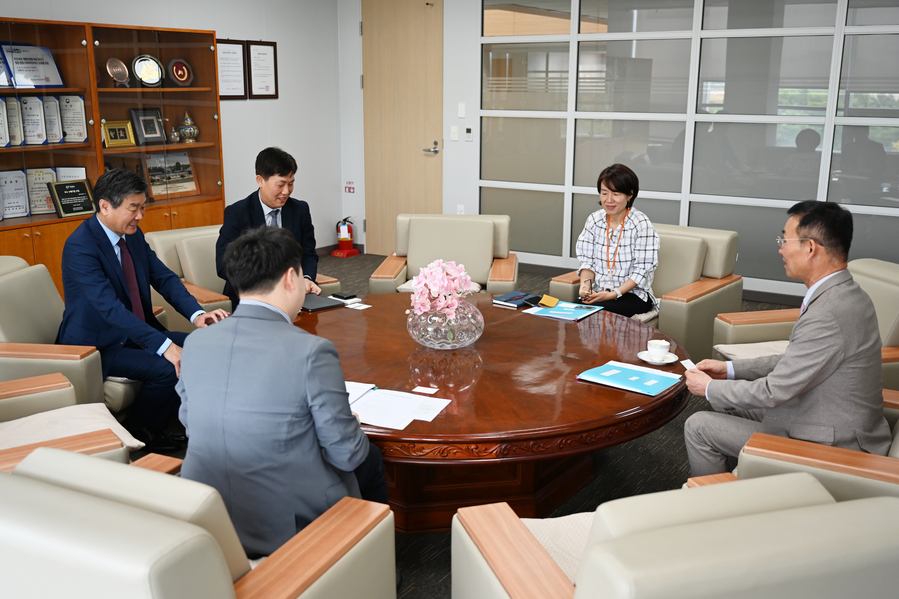 0524 코스맥스앤비티 대표이사 내방