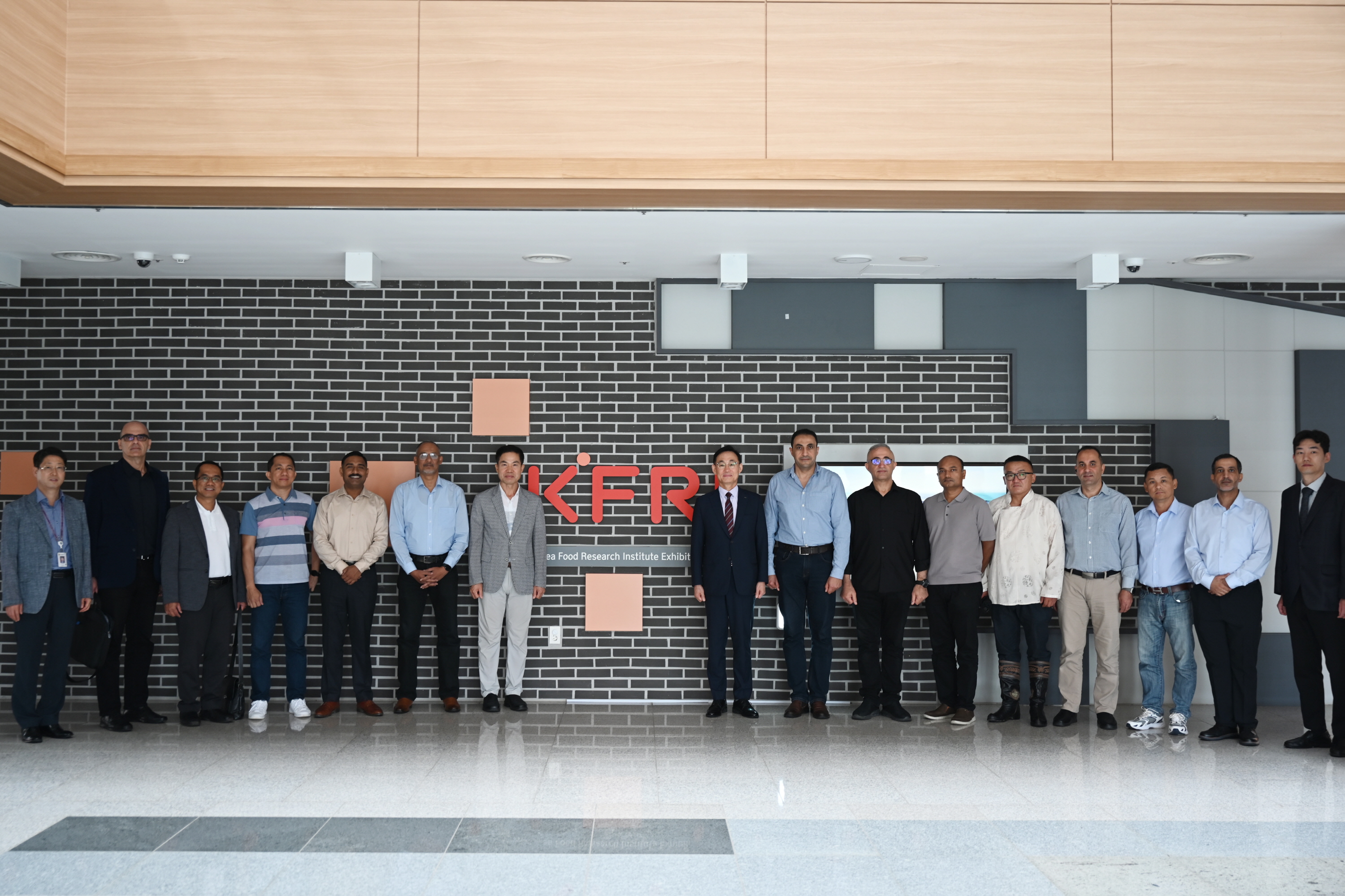 0712 2024 국방대학교 외국군 대상 안보과정 관련 연구원 현장 견학