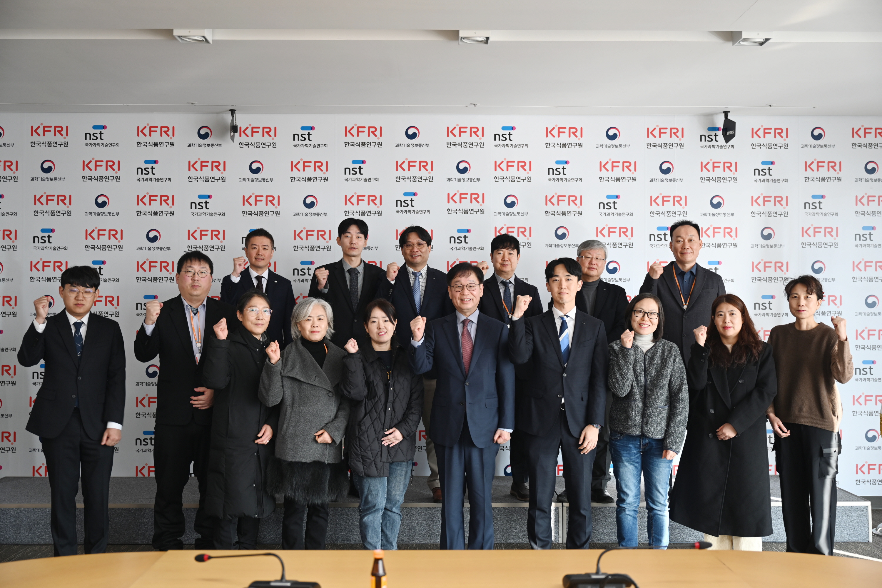 0102 신규직원 임명장 수여식