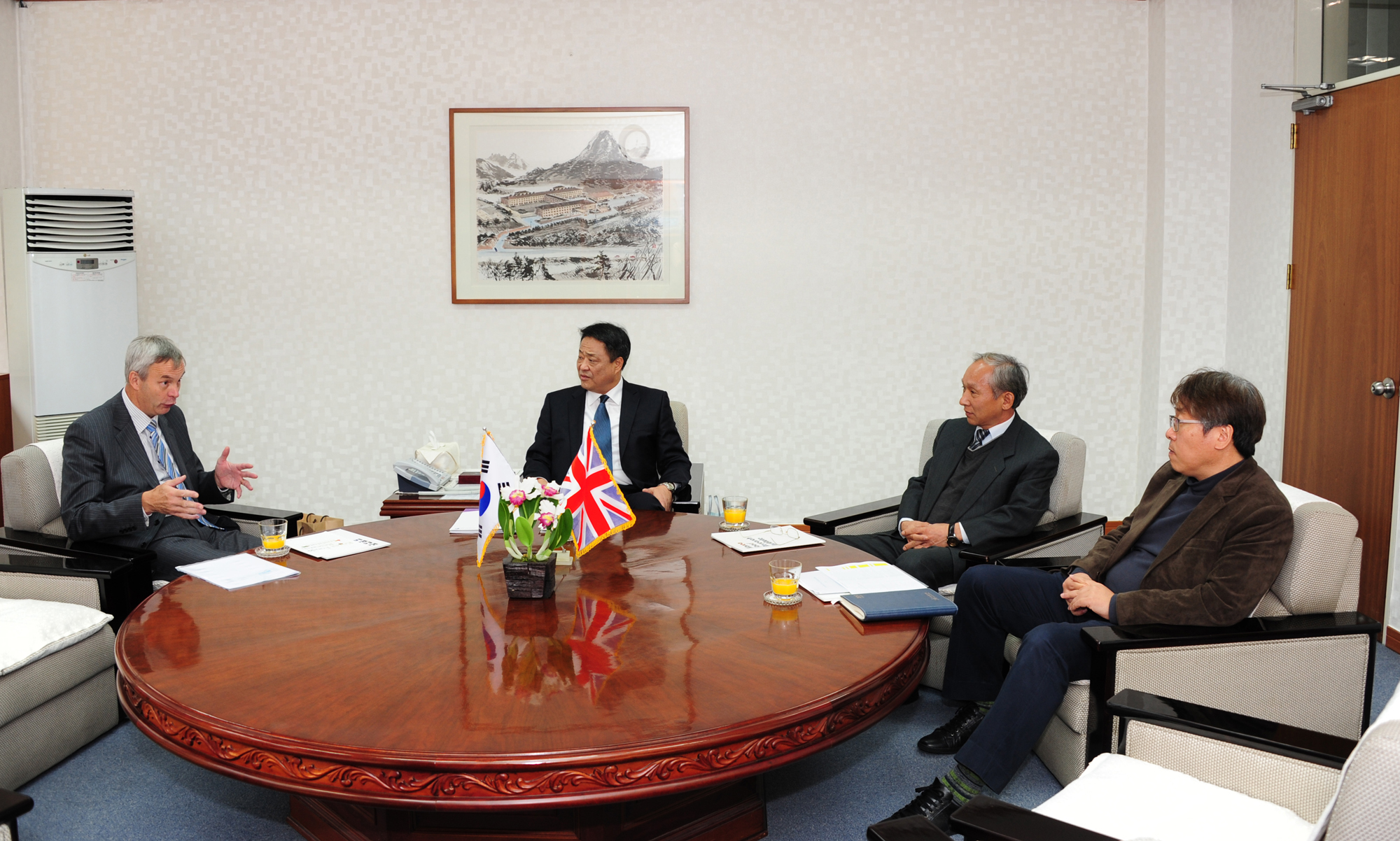 1106 영국 Camden BRI Dr. Martin Hall 방원